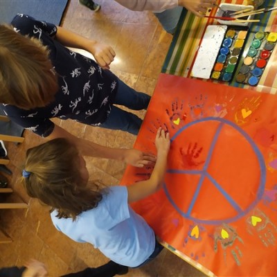 Eszterlánc Montessori Roots